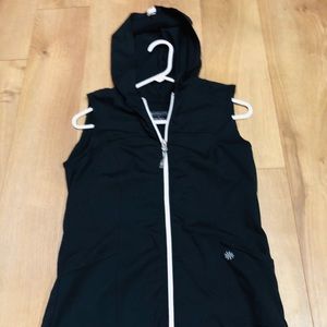 Like New | Athleta athletics Vest w/ Hoodie (WMS S